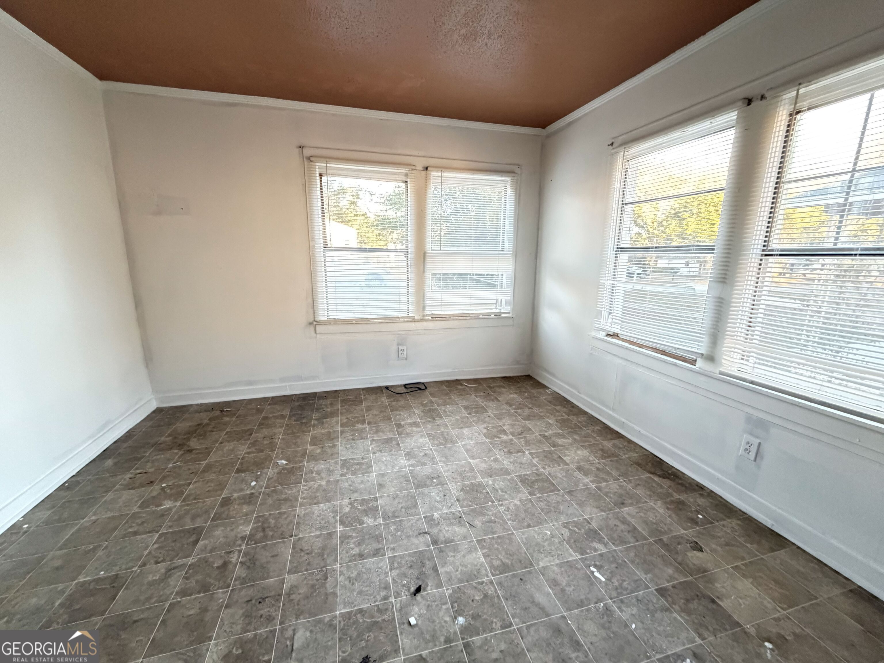 1502 E Roosevelt Avenue Property Photo 4