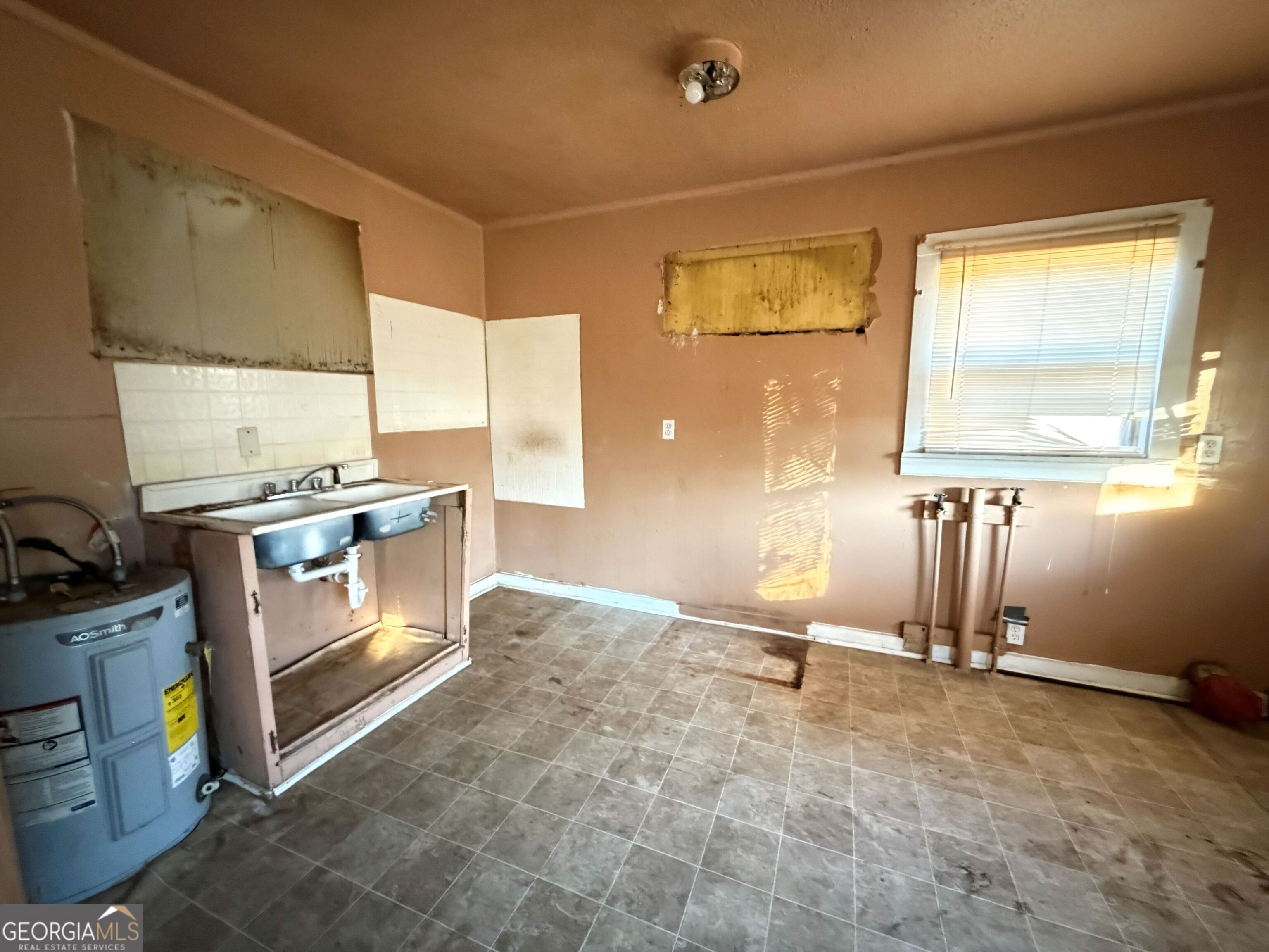 1502 E Roosevelt Avenue Property Photo 5