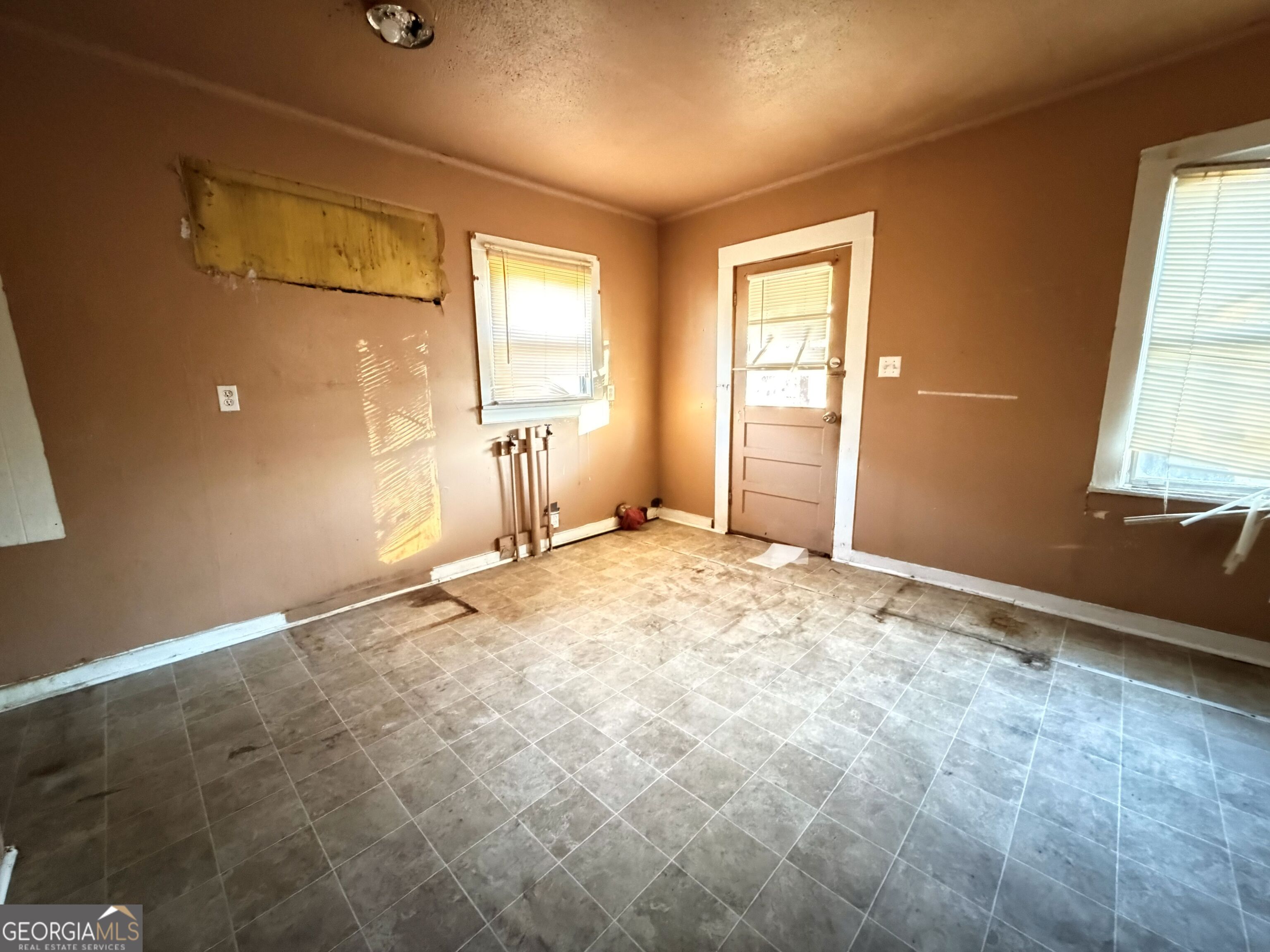 1502 E Roosevelt Avenue Property Photo 7