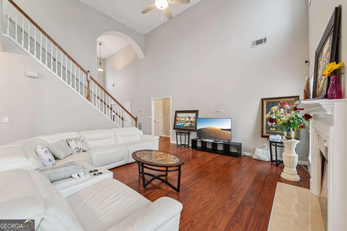 2393 Shady Maple Lane Property Photo 4