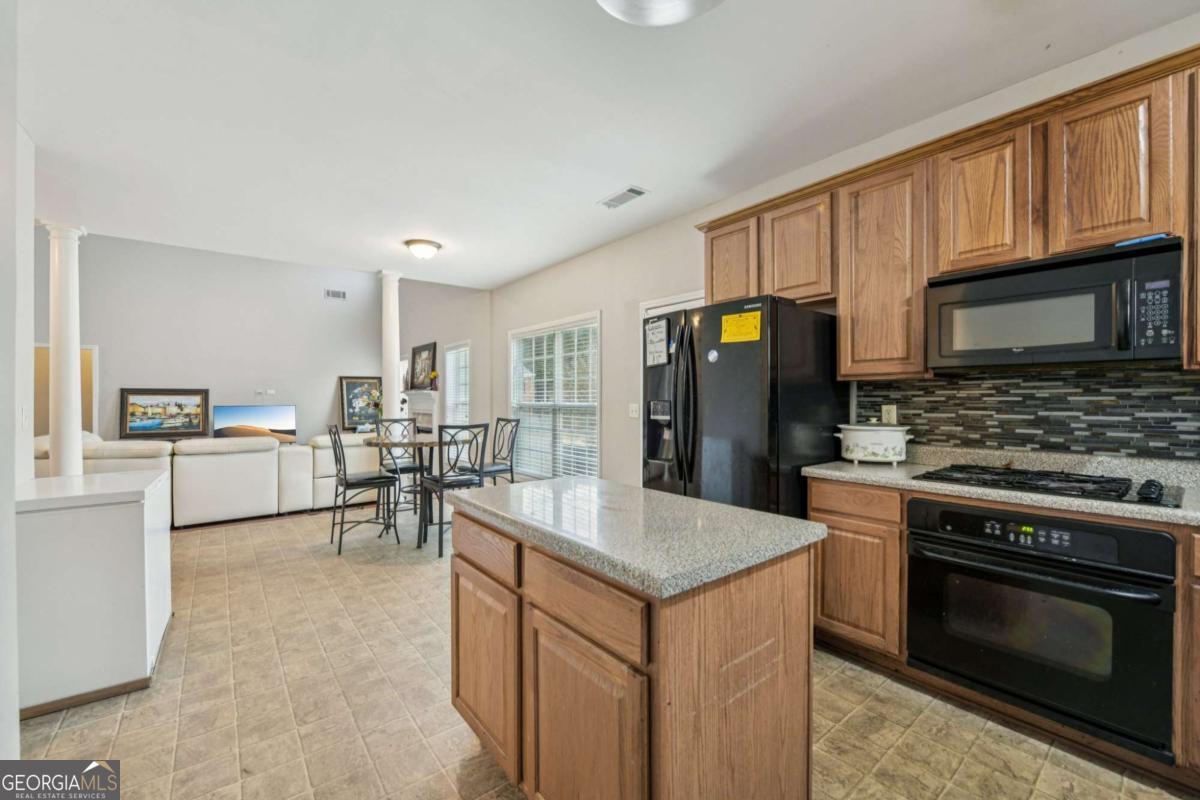 2393 Shady Maple Lane Property Photo 9