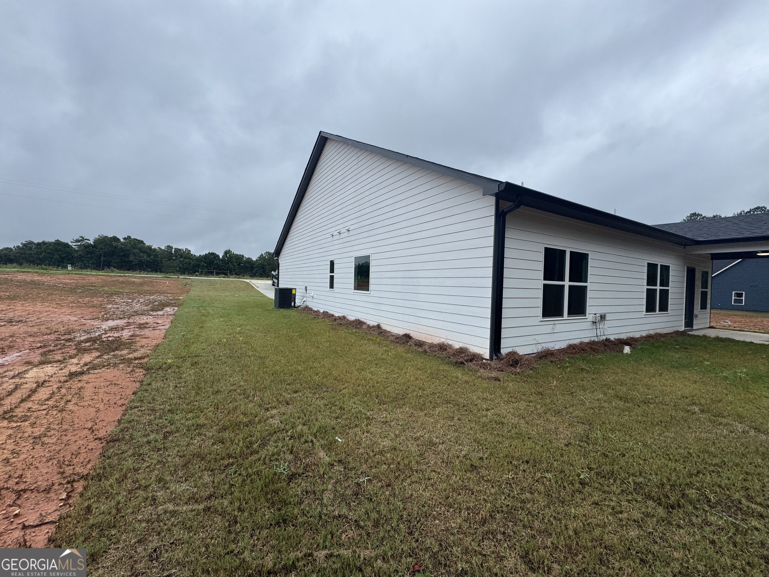 2057 N. Hicks Road Property Photo 3