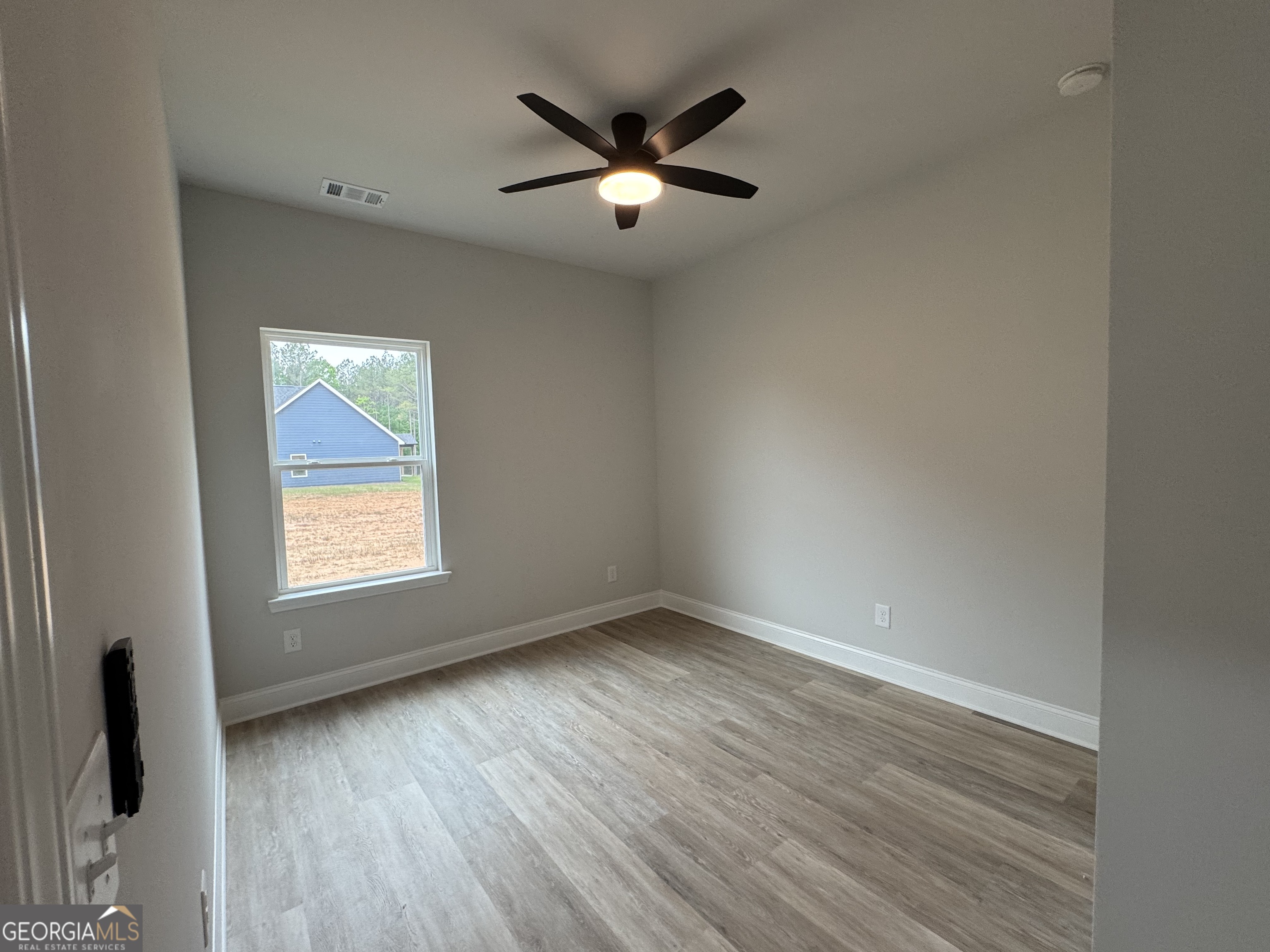 2057 N. Hicks Road Property Photo 5