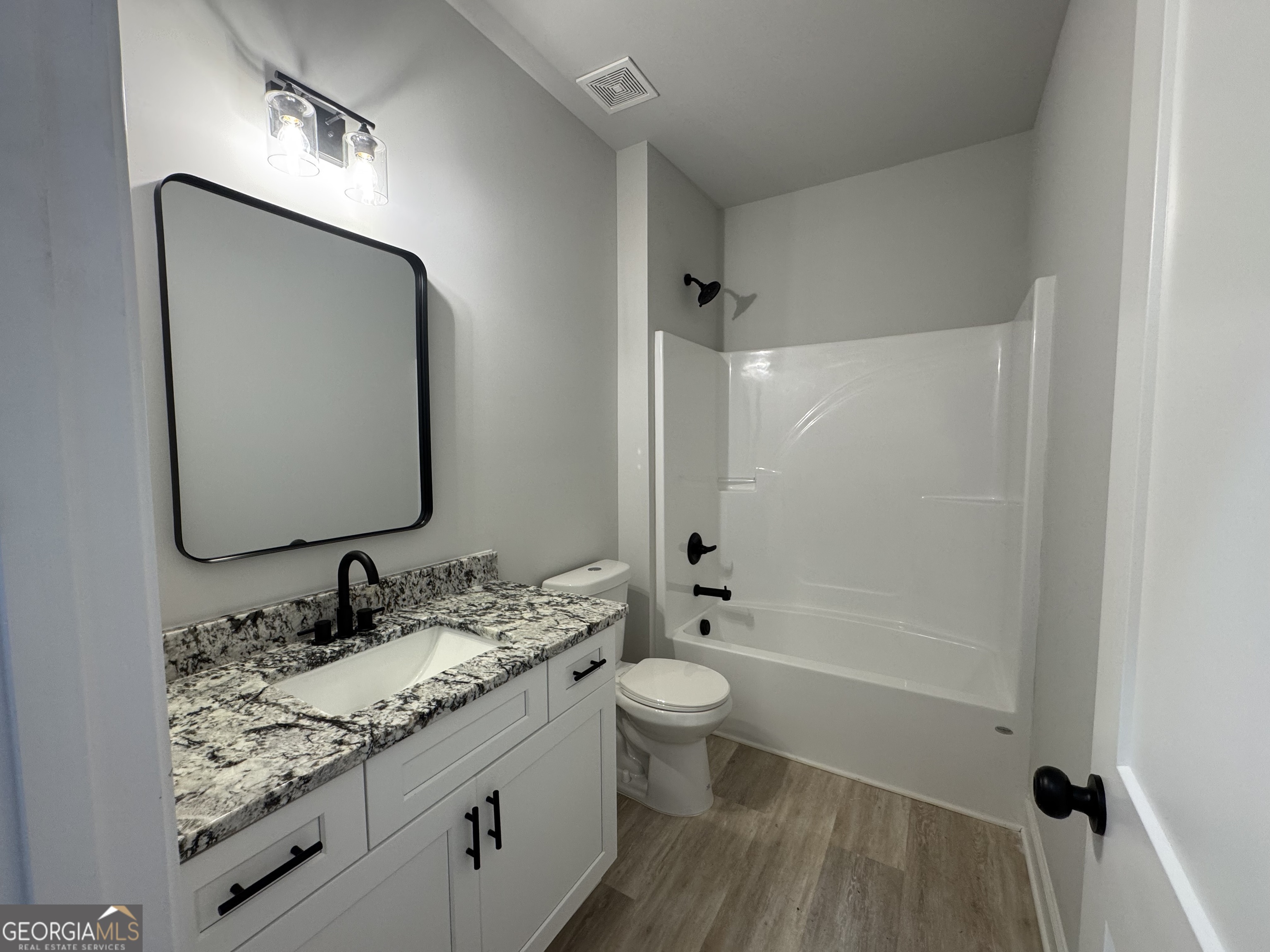 2057 N. Hicks Road Property Photo 6