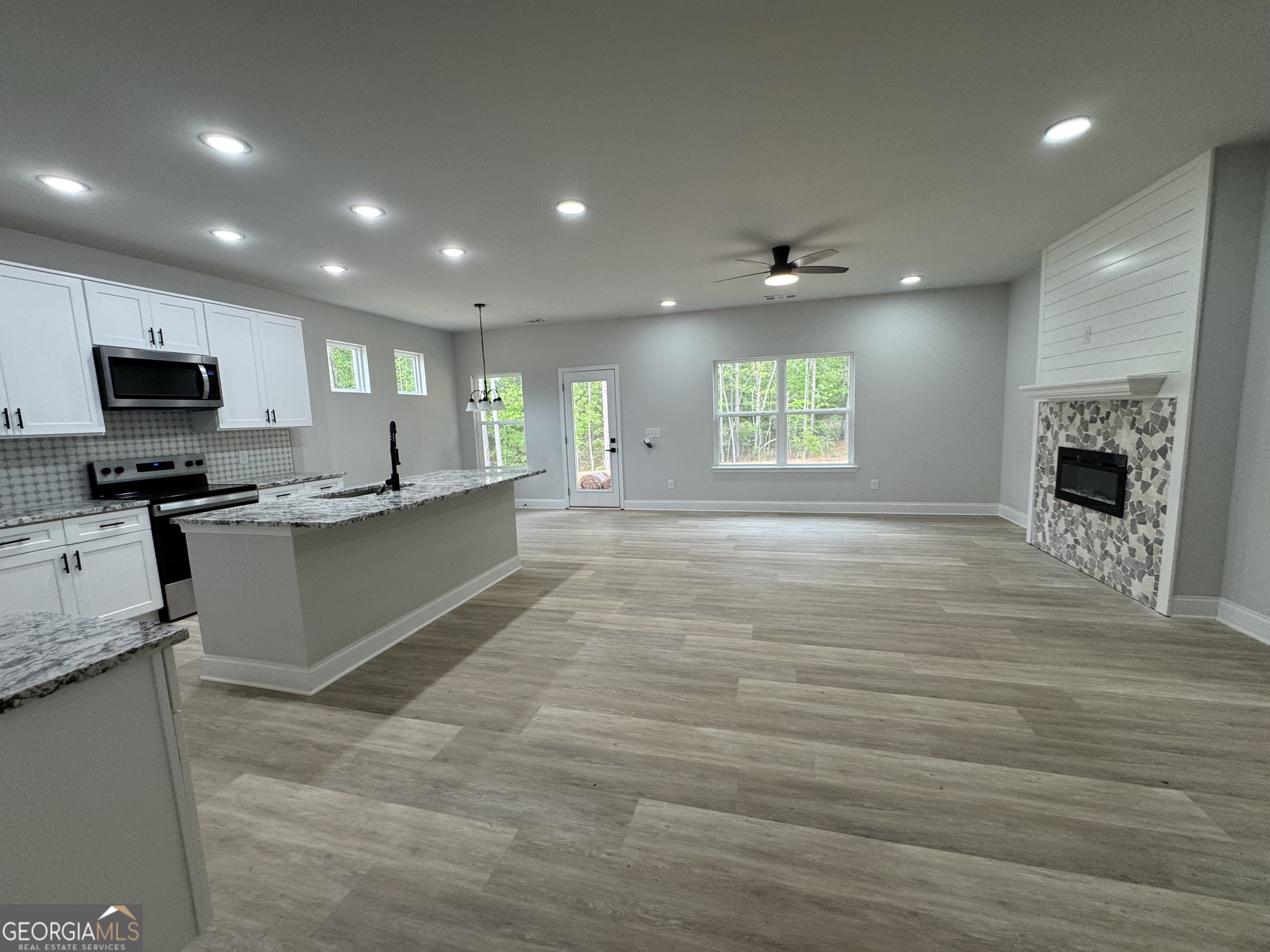 2057 N. Hicks Road Property Photo 9