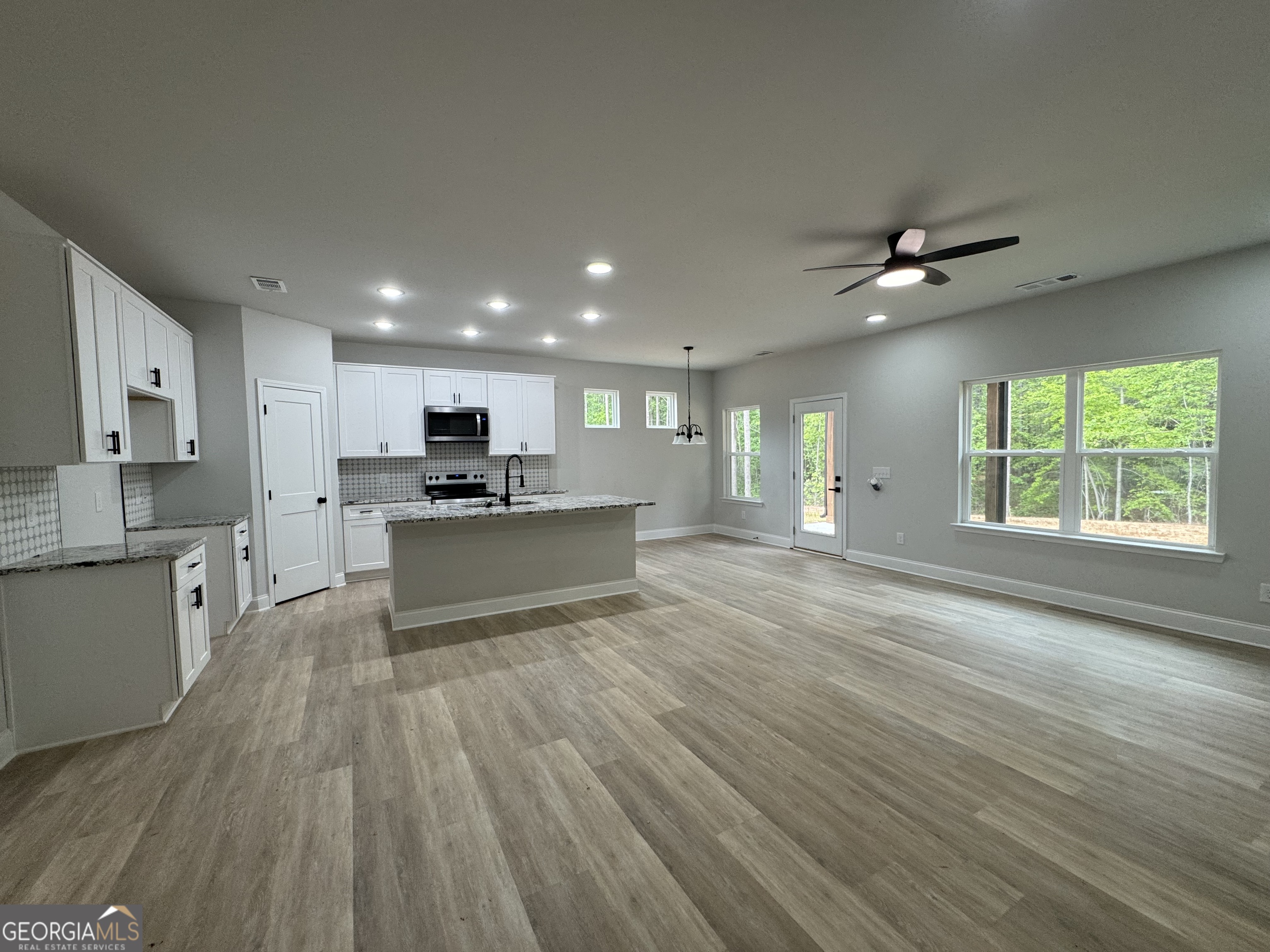 2057 N. Hicks Road Property Photo 10