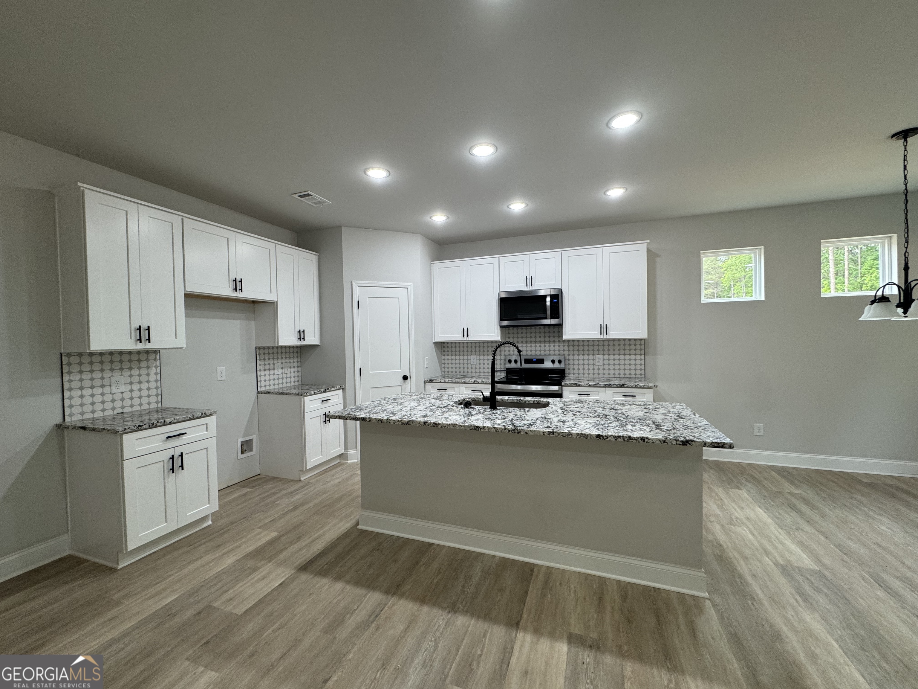 2057 N. Hicks Road Property Photo 11