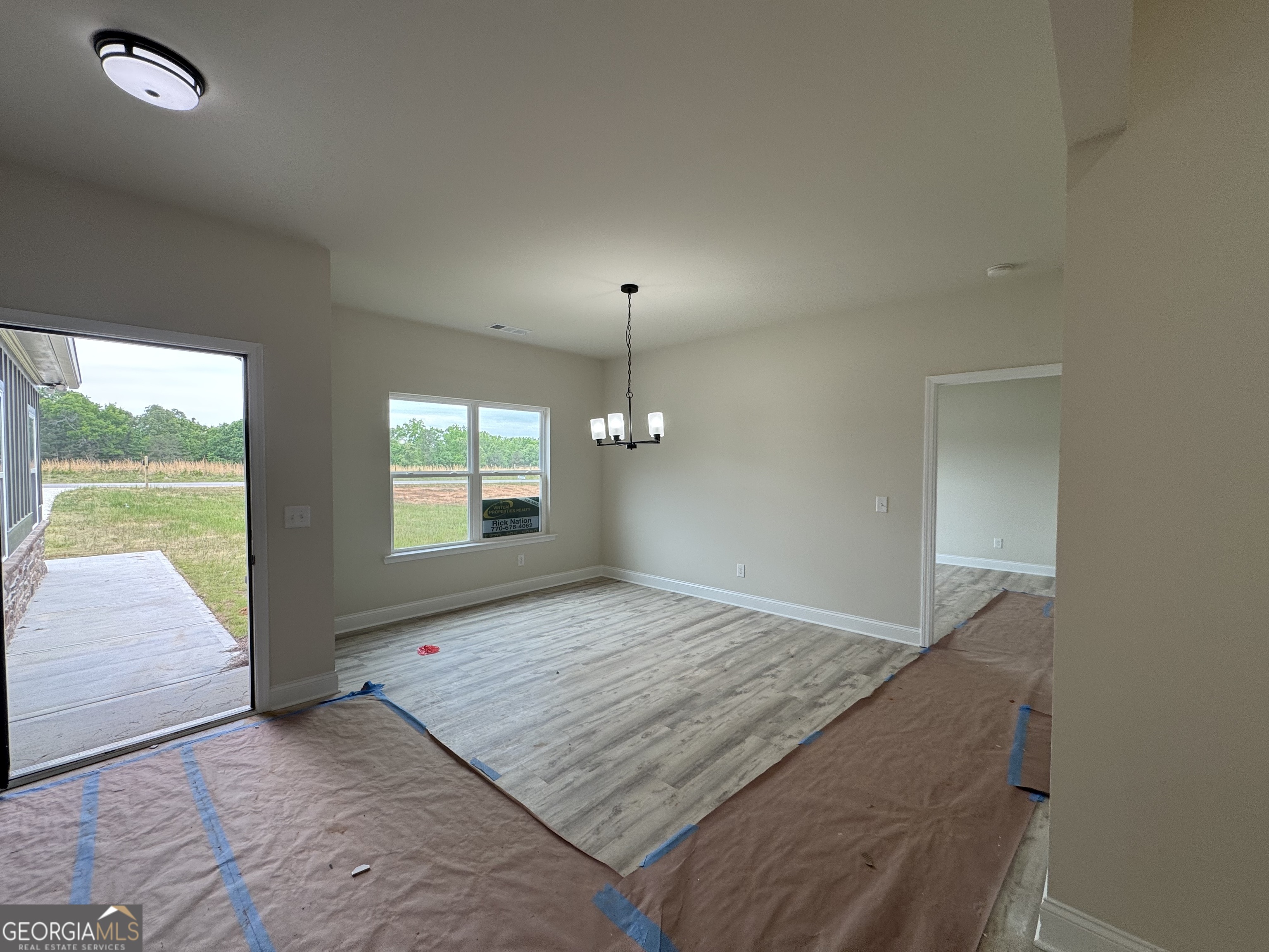 2089 N Hicks Road Property Photo 4