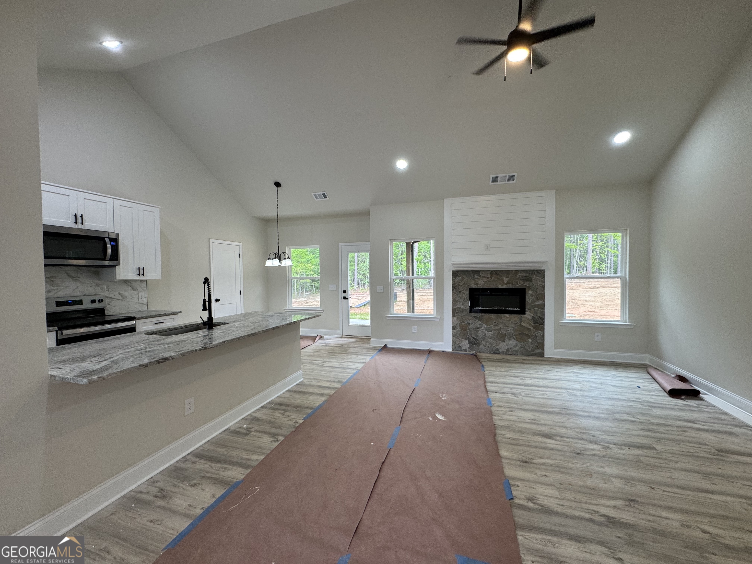 2089 N Hicks Road Property Photo 5