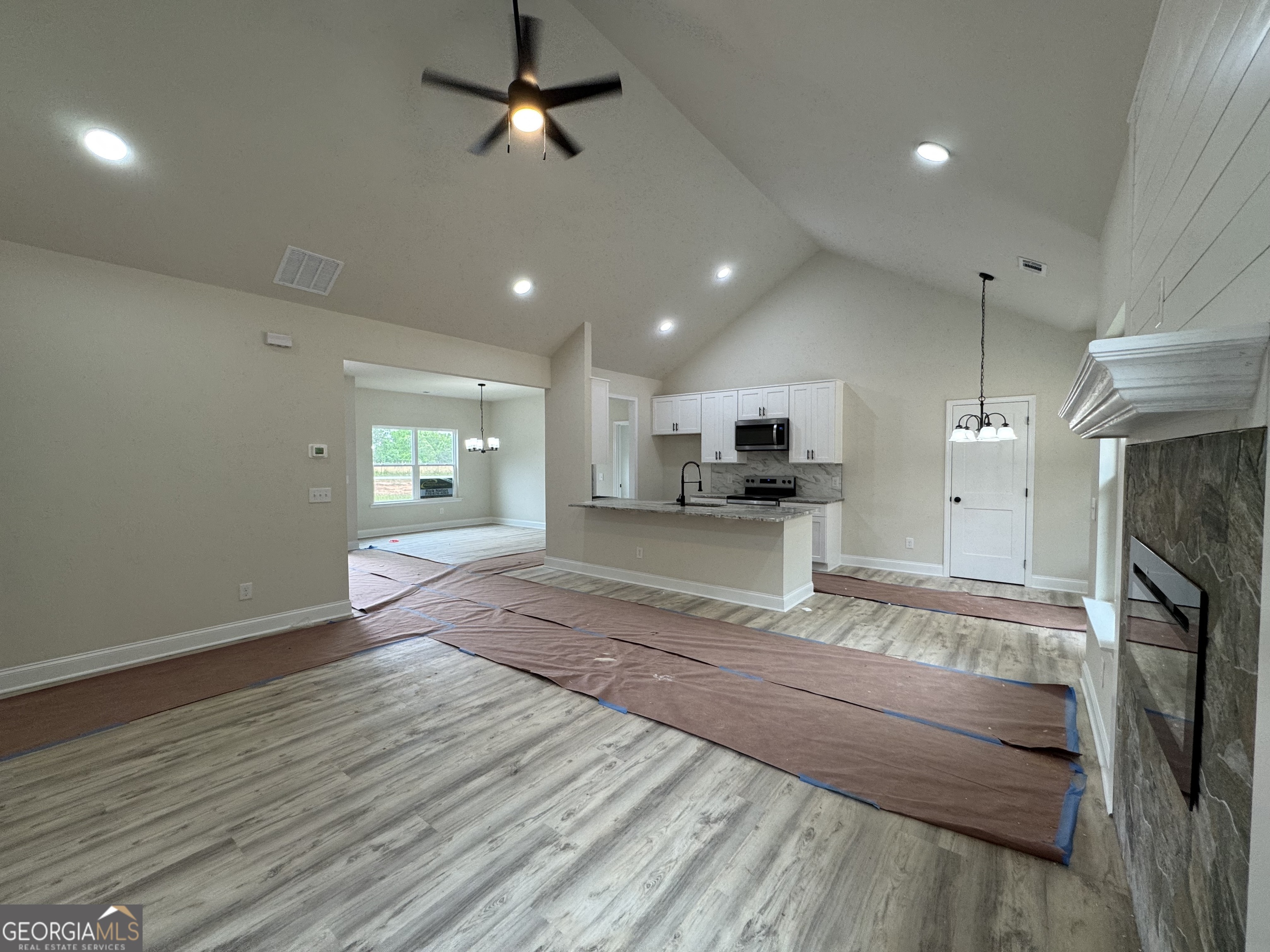 2089 N Hicks Road Property Photo 7