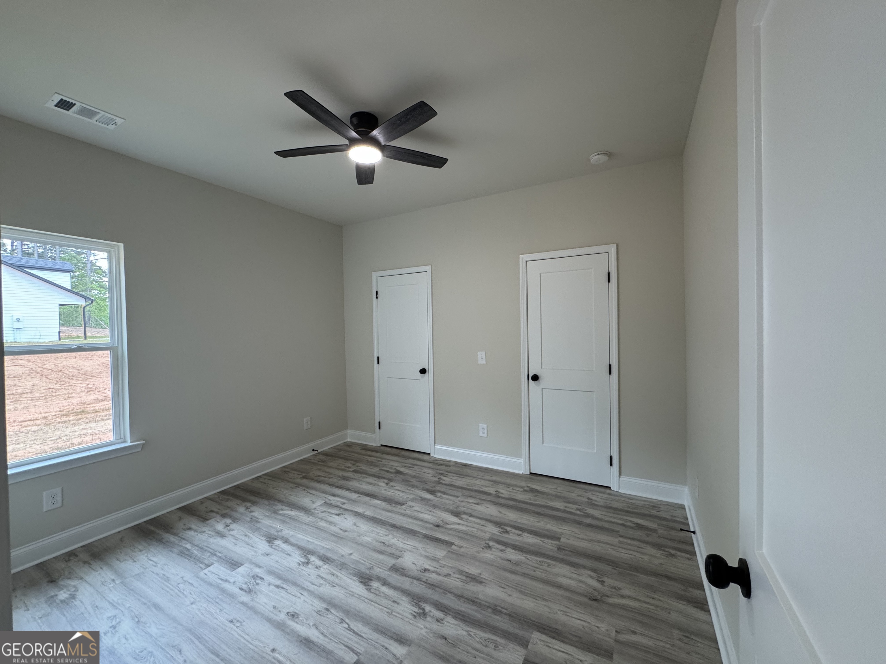 2089 N Hicks Road Property Photo 8