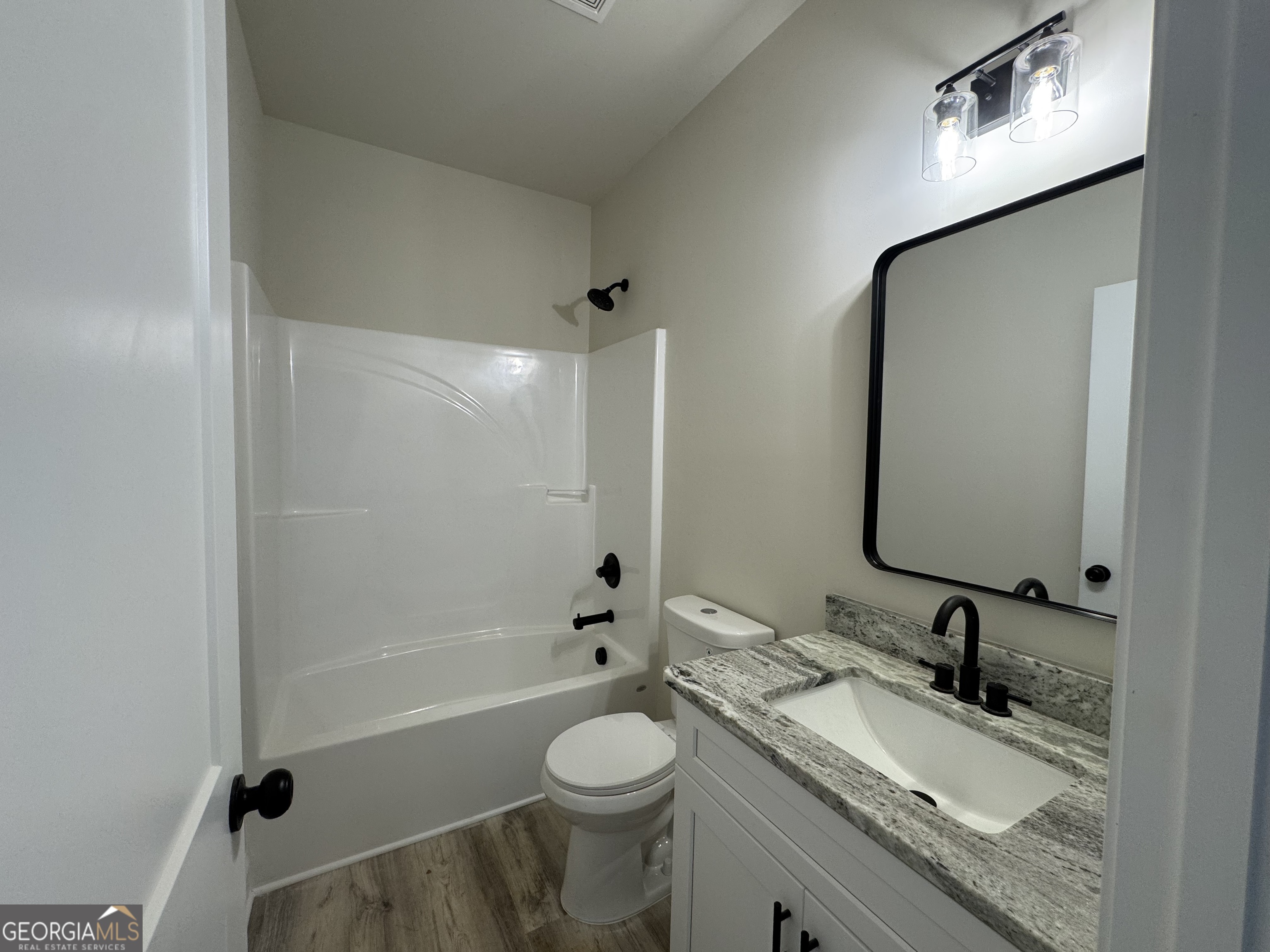 2089 N Hicks Road Property Photo 9