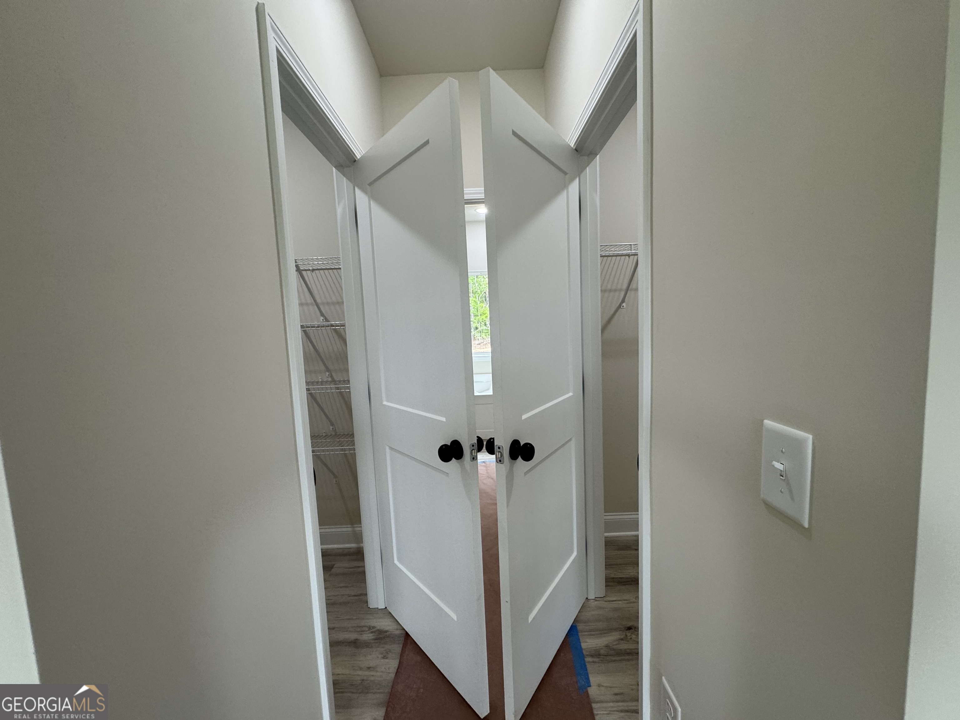 2089 N Hicks Road Property Photo 14