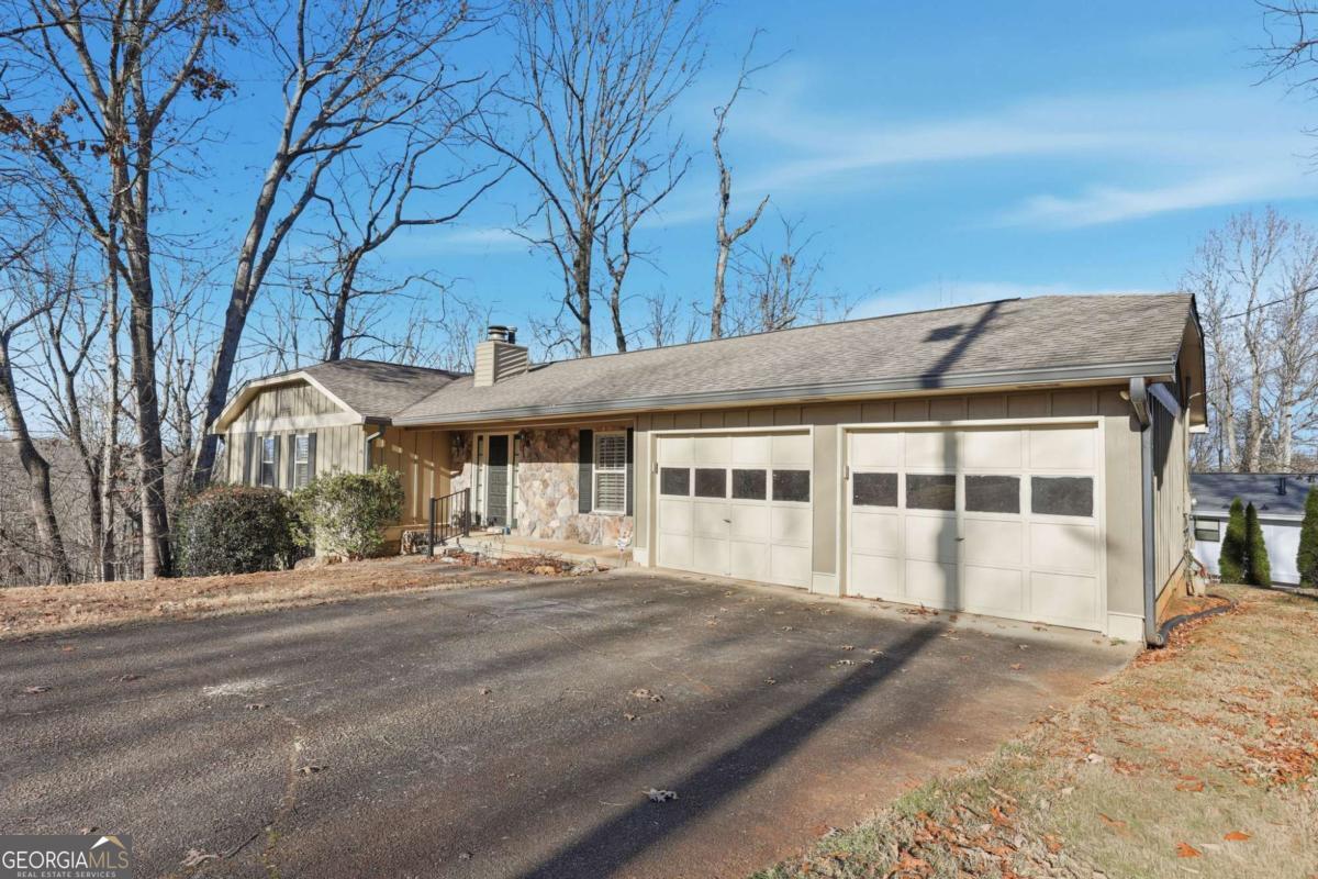 2224 Colonial Drive Property Photo 2