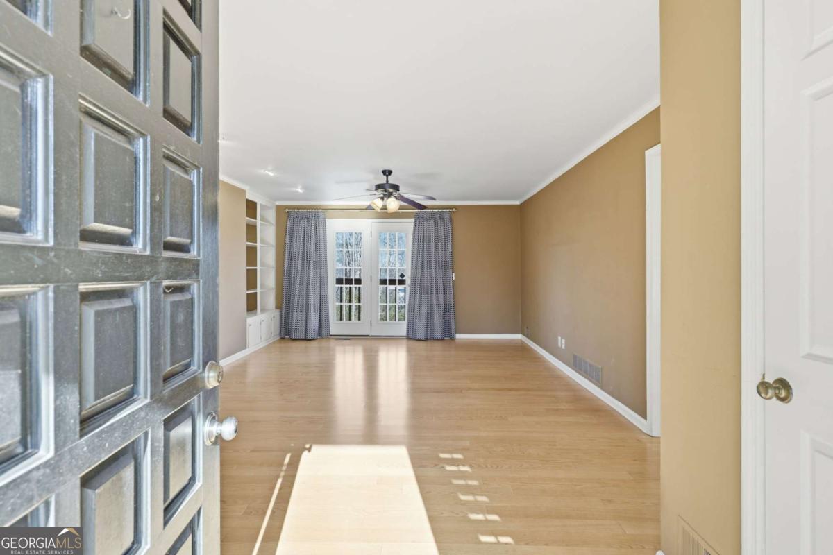 2224 Colonial Drive Property Photo 4