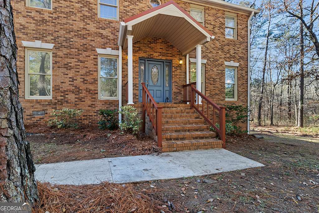 138 Dumbarton Drive Property Photo 3