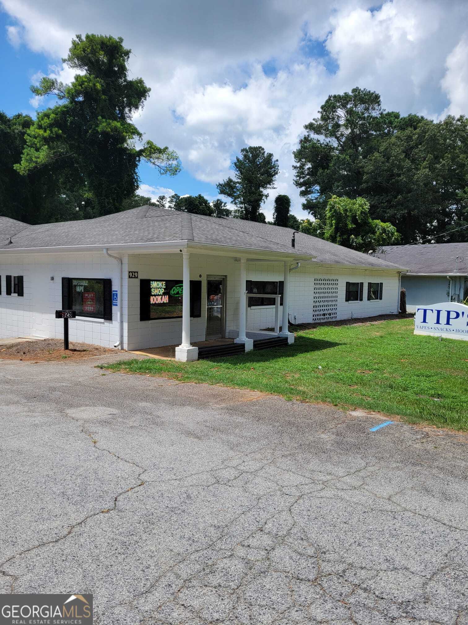 929 S Hill Street Property Photo 1