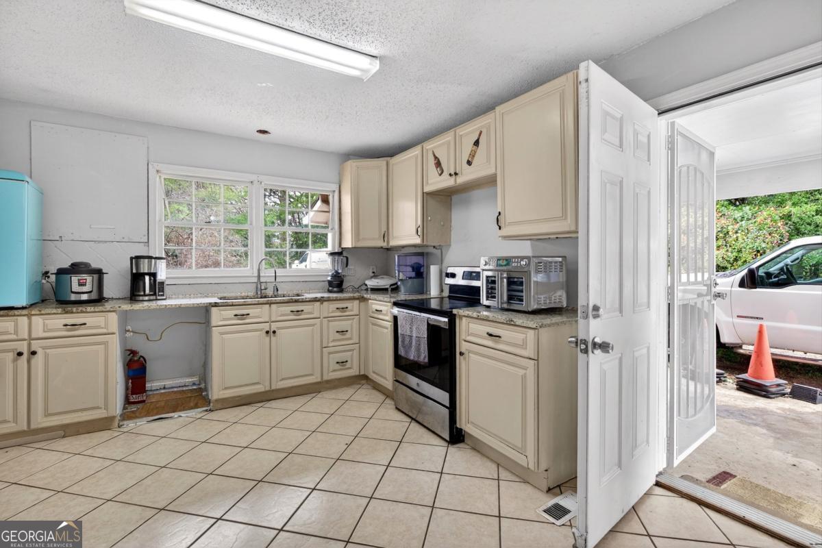 1742 Cardinal Road Property Photo 4