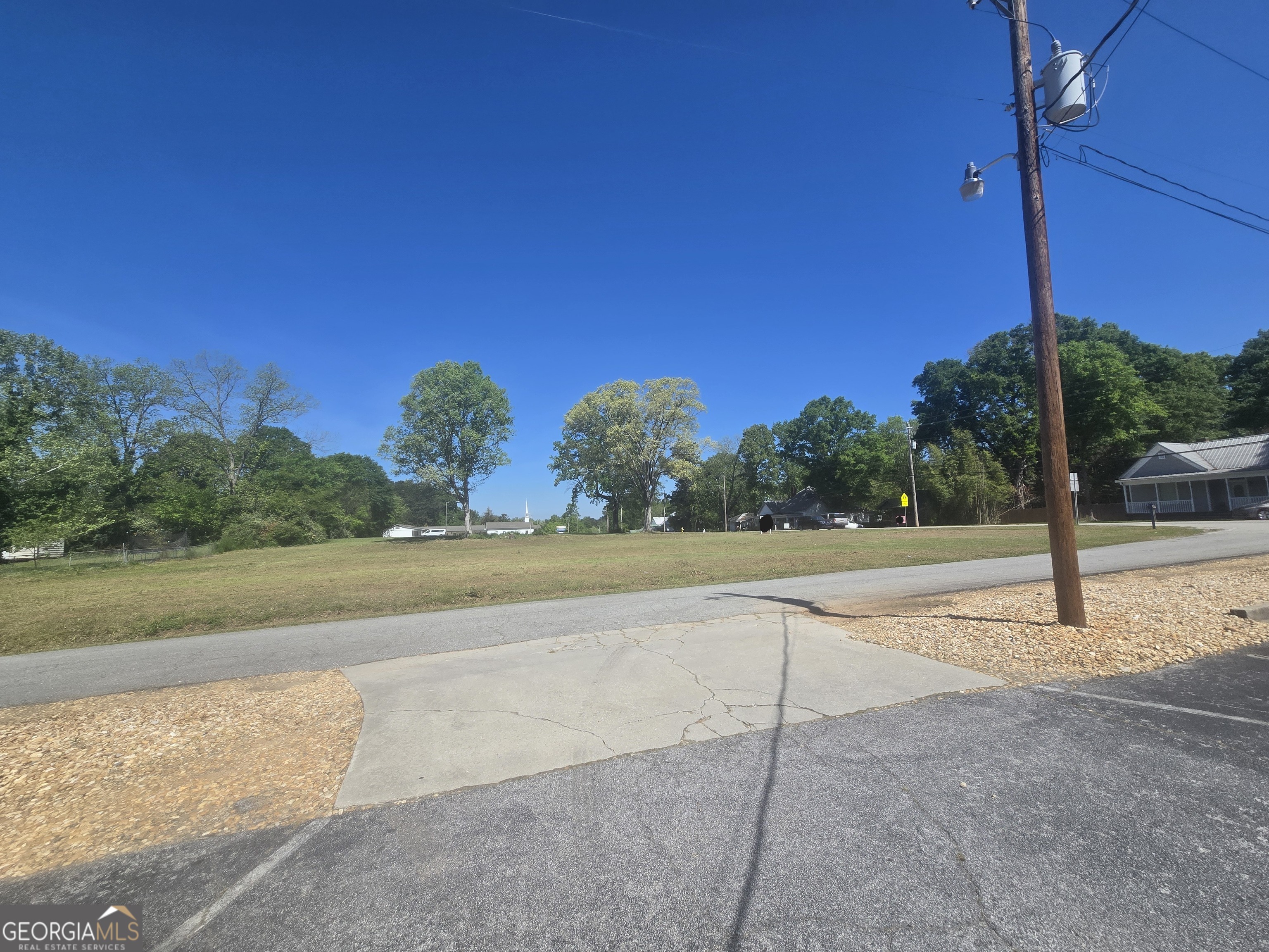 323 Brookwood Avenue Property Photo 7