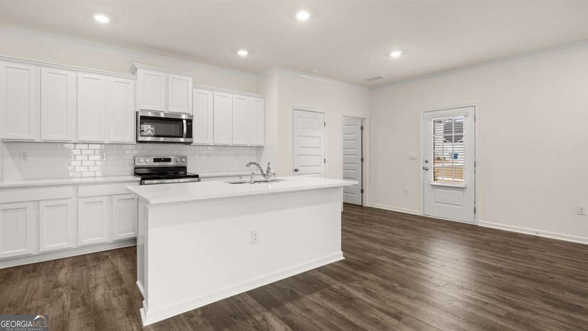 530 Silver Moon Drive Property Photo 4