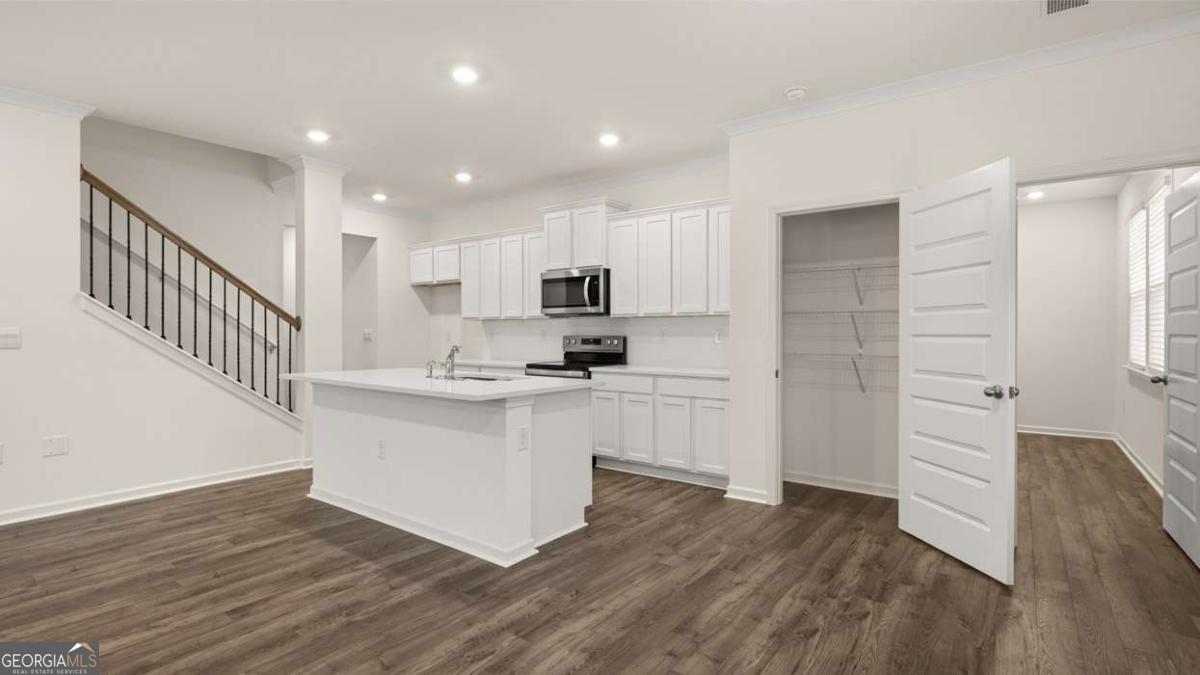 530 Silver Moon Drive Property Photo 6