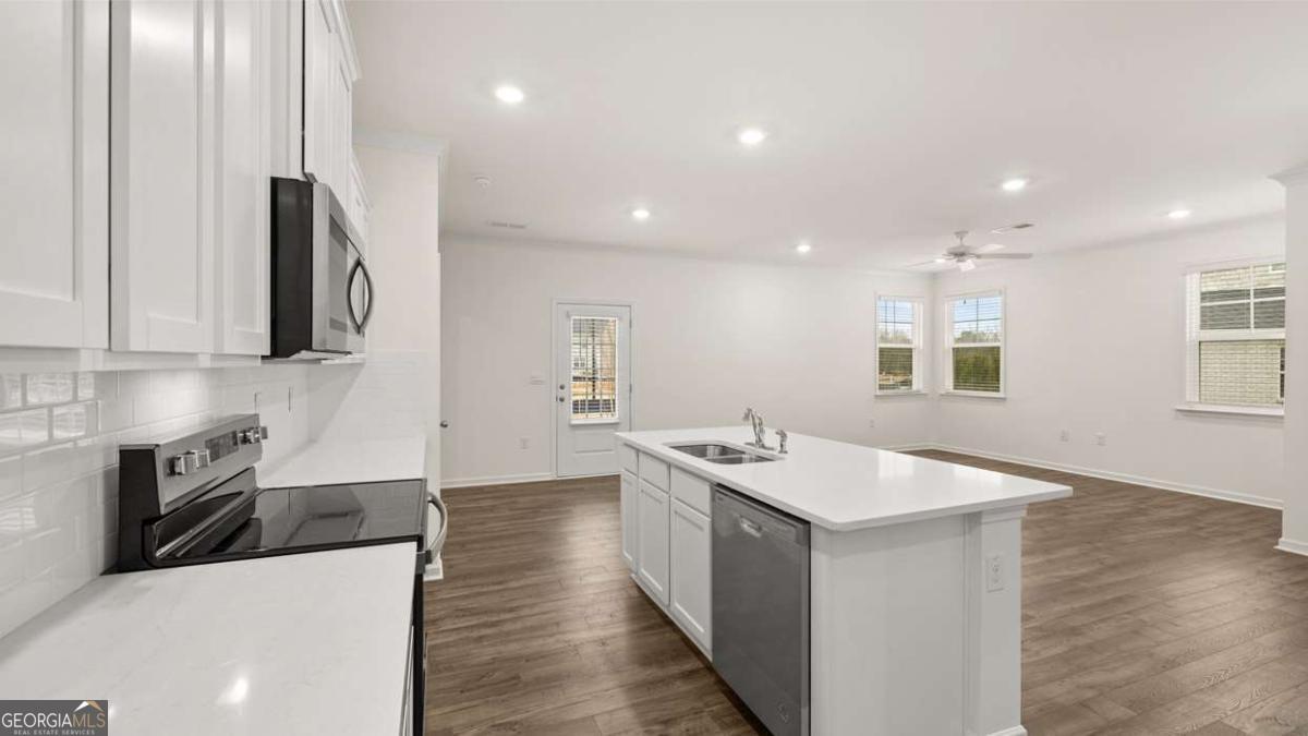 530 Silver Moon Drive Property Photo 8