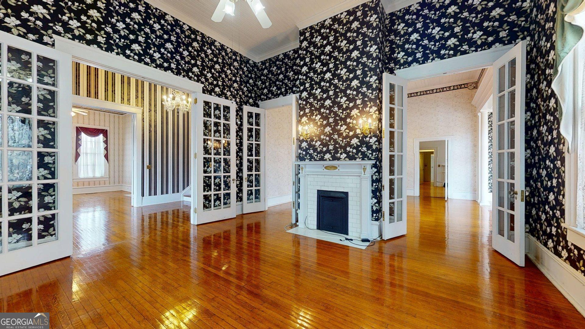 302 W 7th Street Property Photo 18