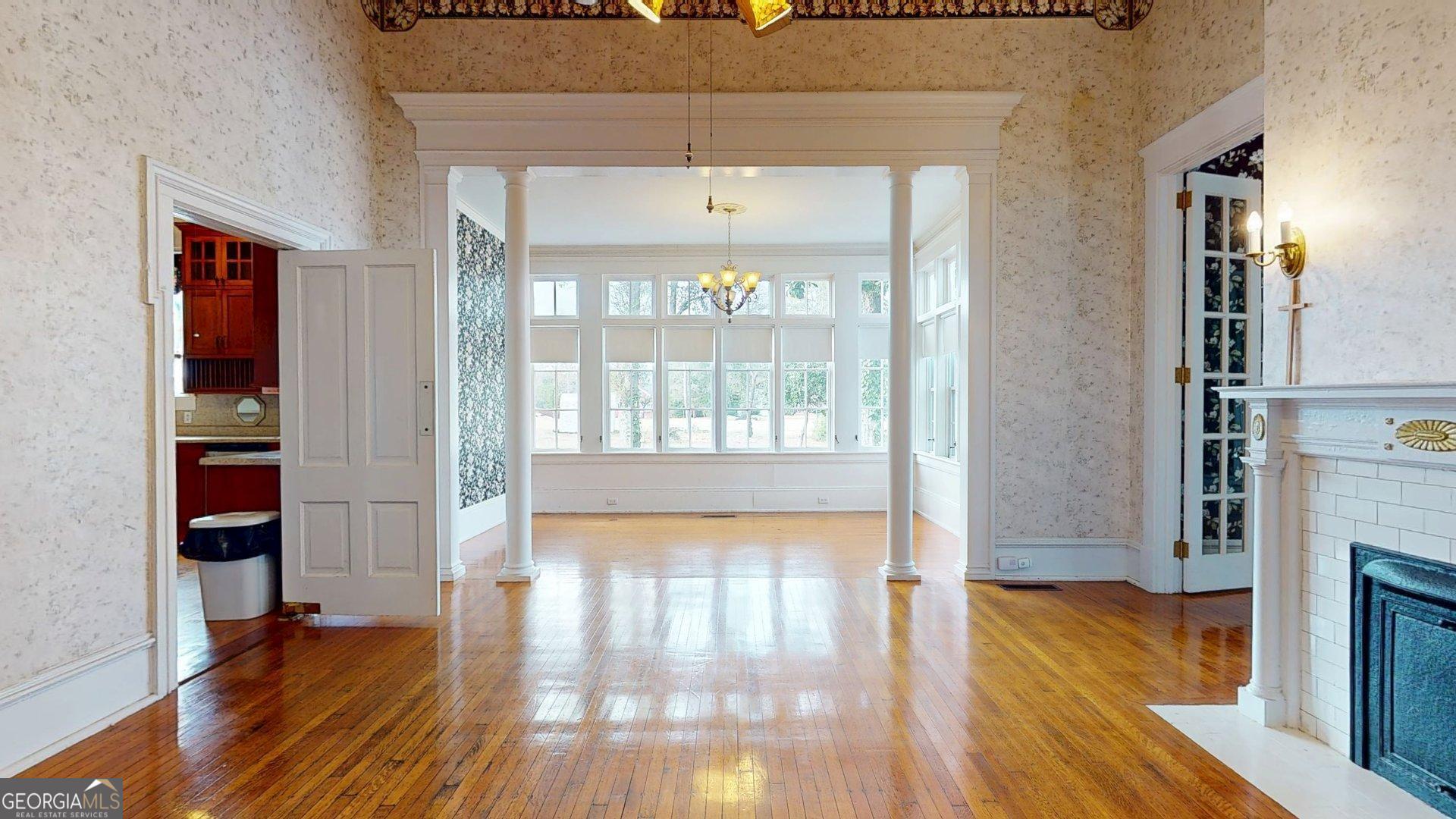 302 W 7th Street Property Photo 20