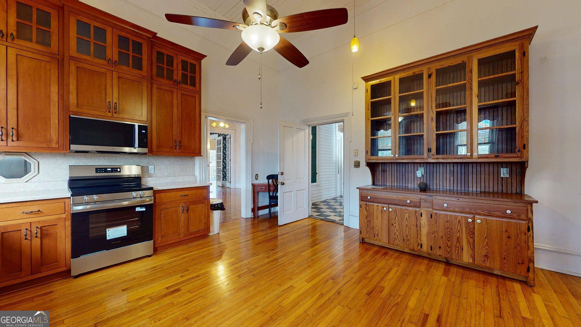 302 W 7th Street Property Photo 27