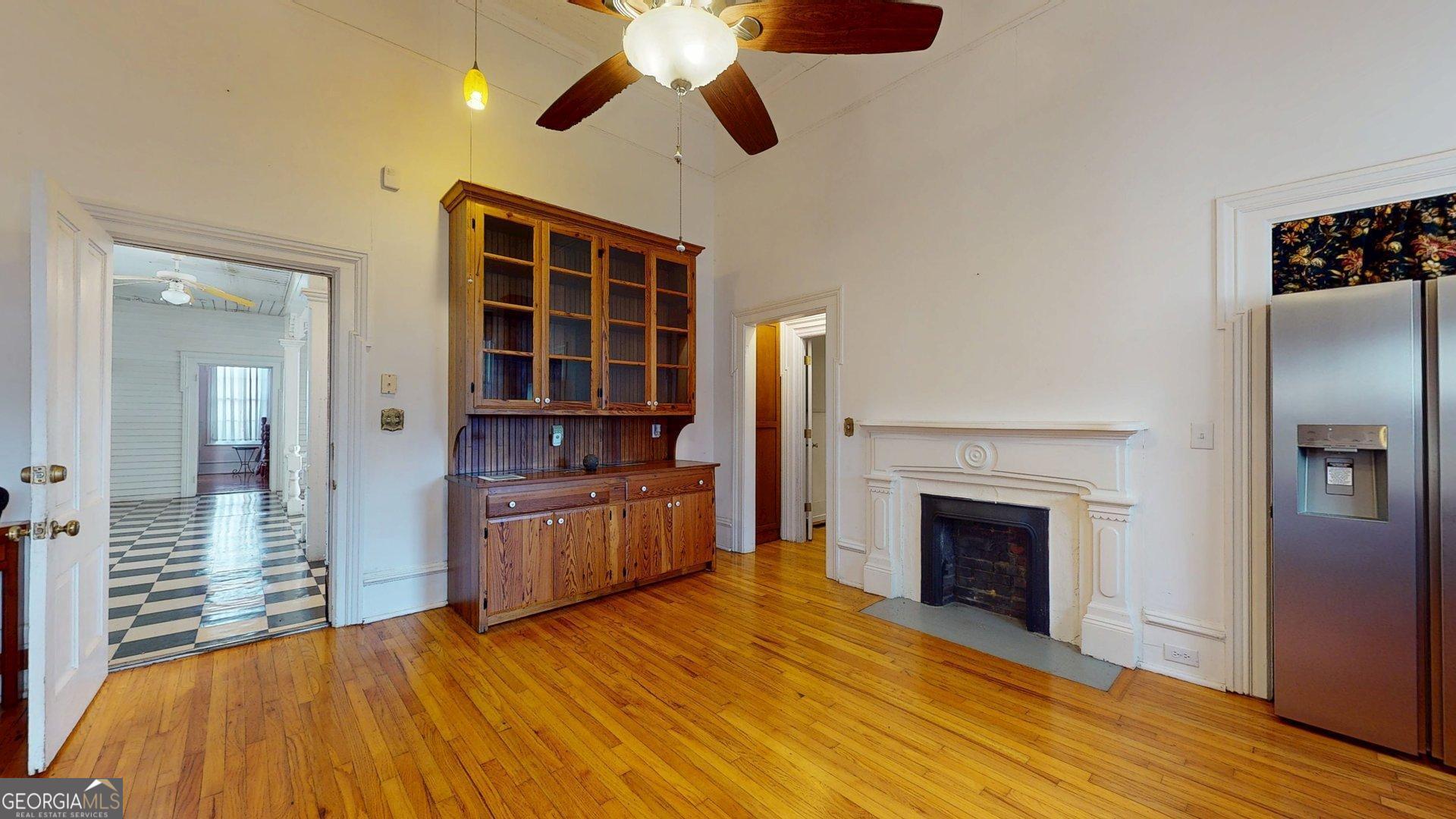 302 W 7th Street Property Photo 28