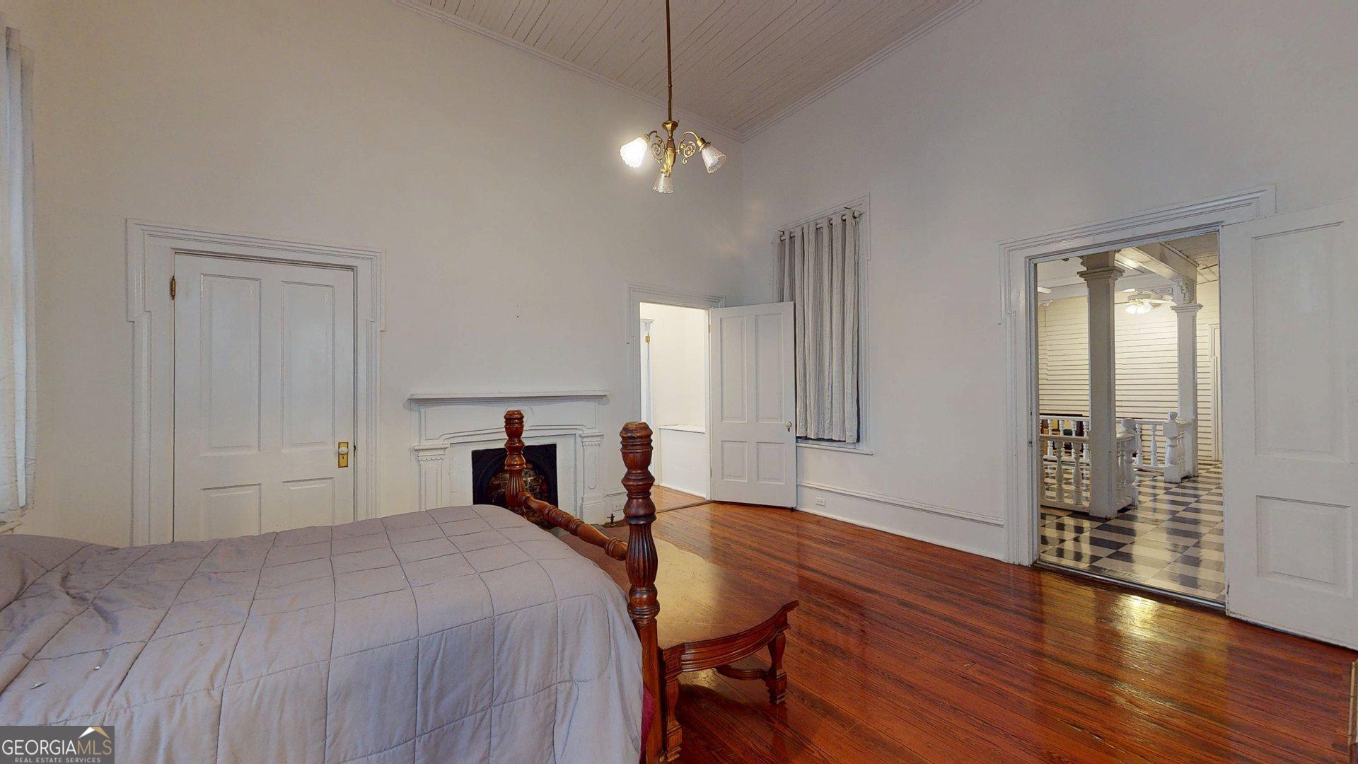 302 W 7th Street Property Photo 40