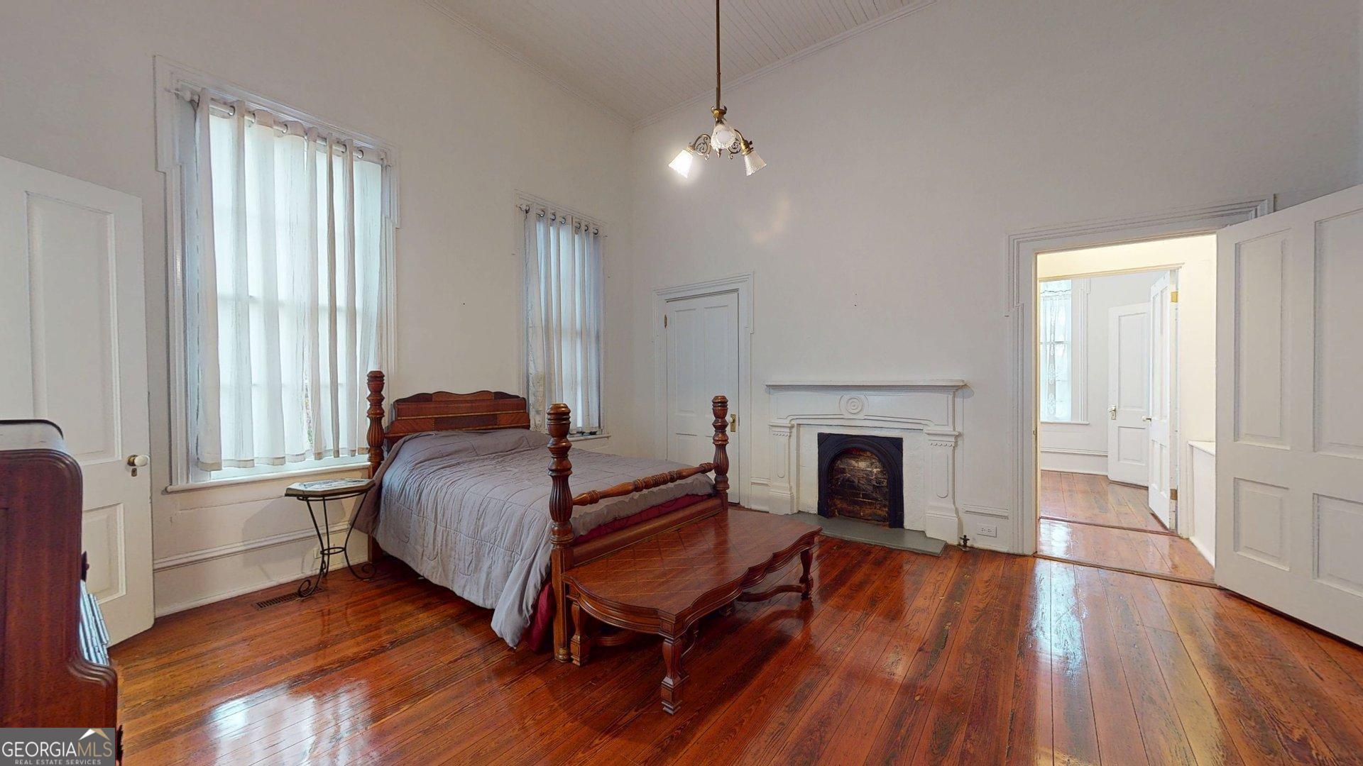 302 W 7th Street Property Photo 41