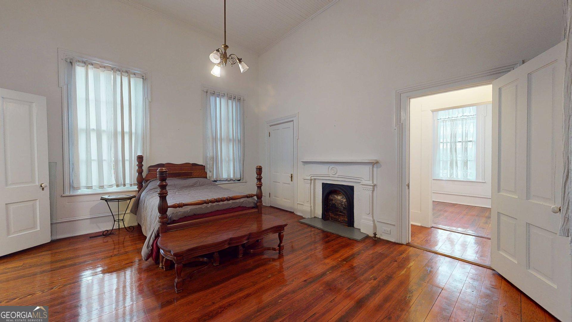 302 W 7th Street Property Photo 43