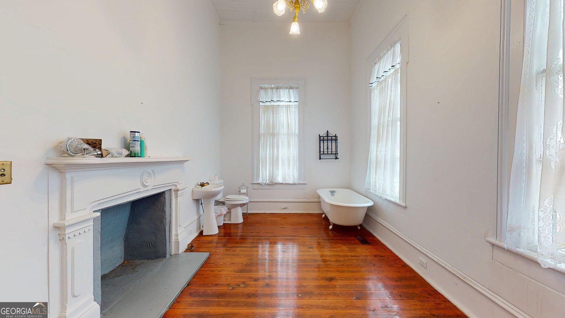 302 W 7th Street Property Photo 44