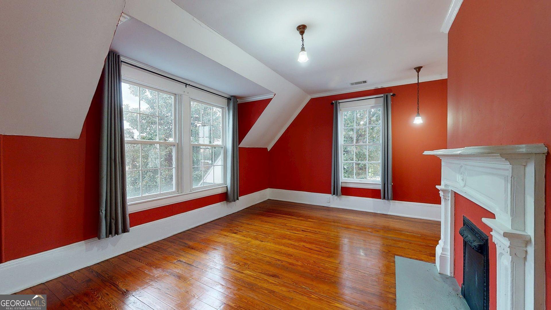 302 W 7th Street Property Photo 59