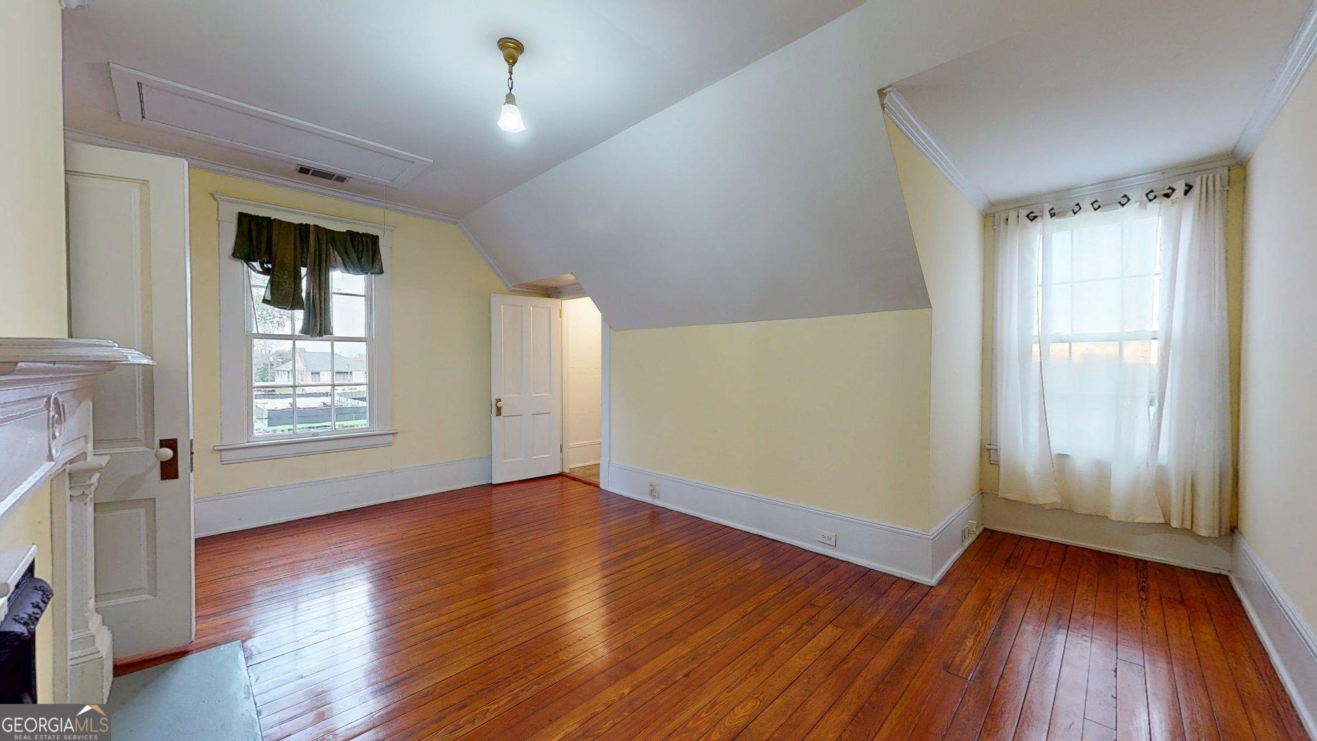 302 W 7th Street Property Photo 61