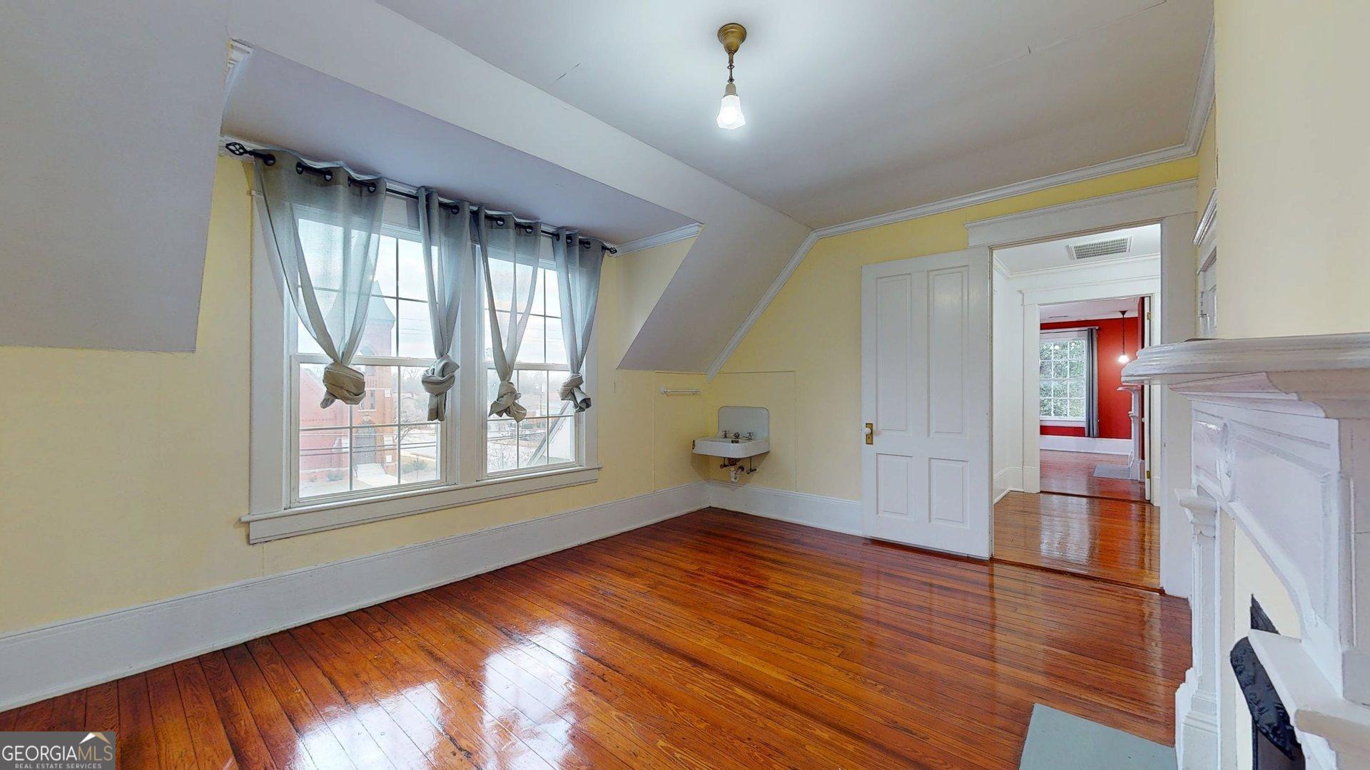 302 W 7th Street Property Photo 66