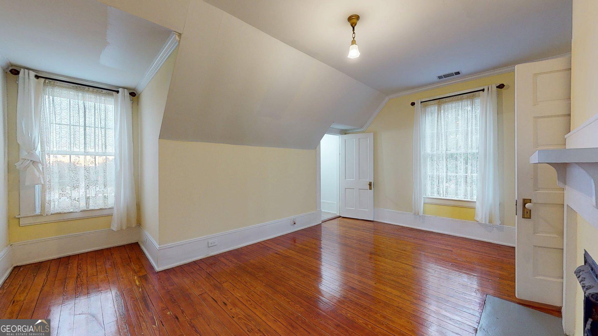 302 W 7th Street Property Photo 67
