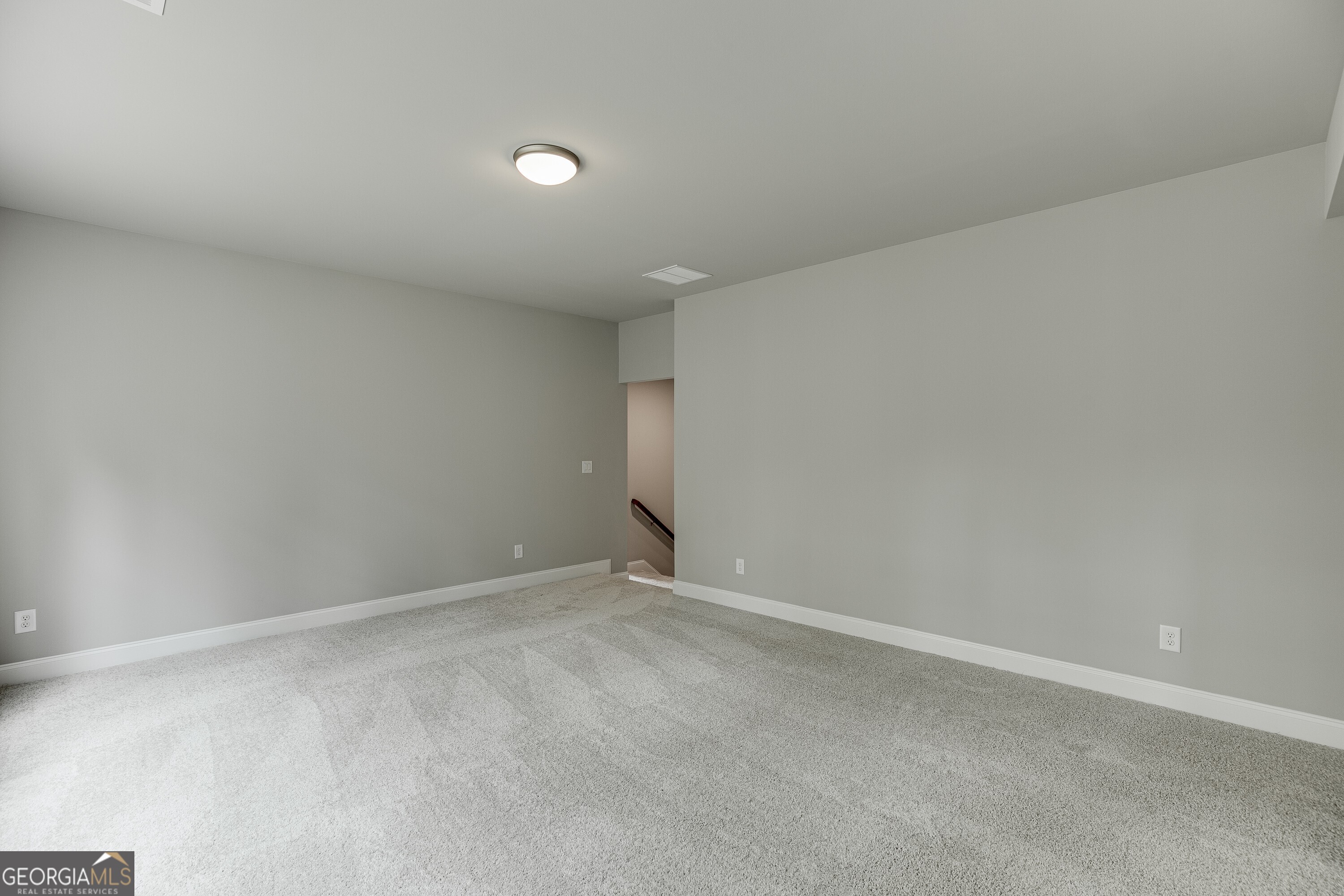 5621 Ernest Way Property Photo 28
