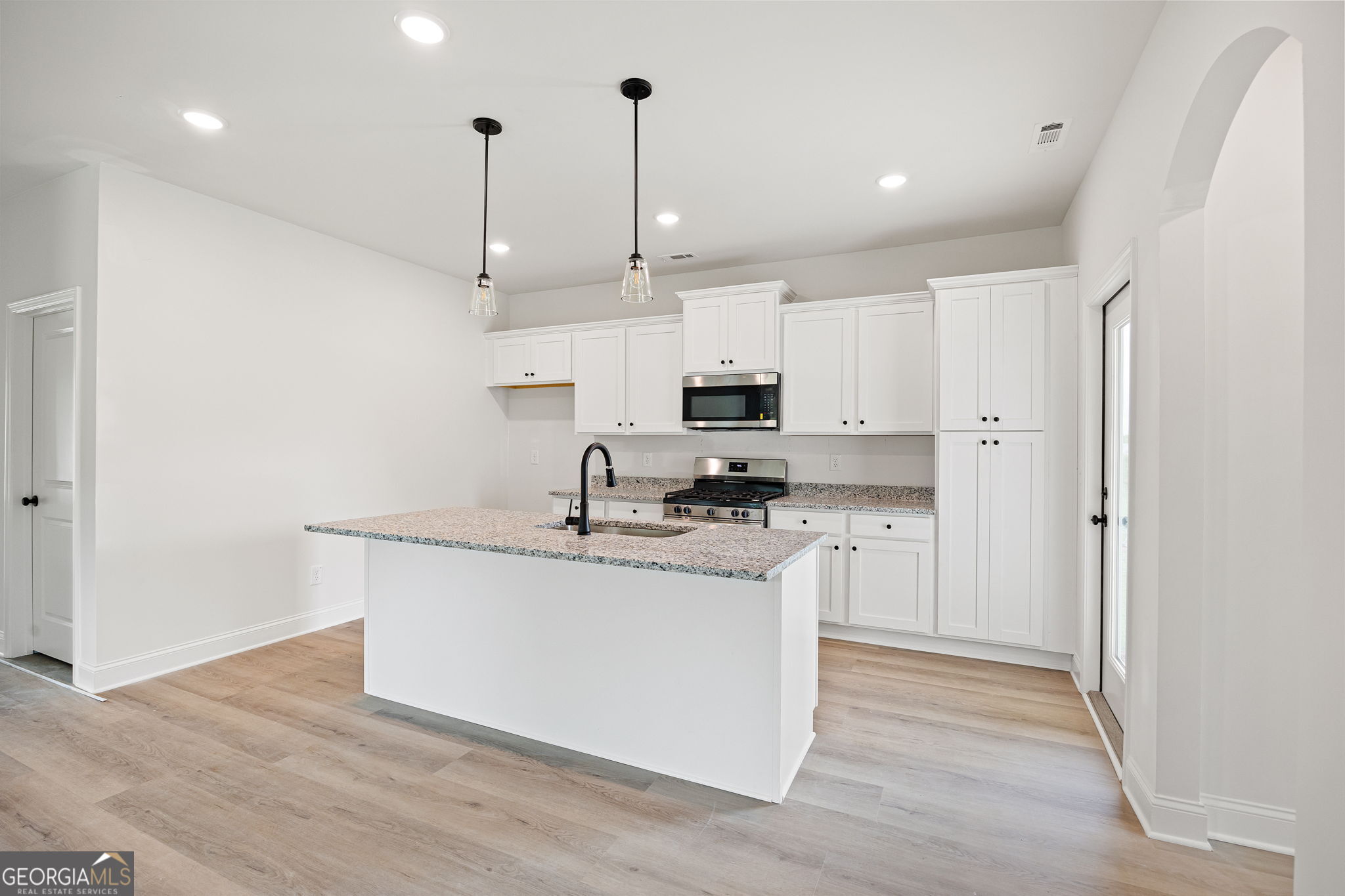 103 Winston Way Property Photo 8