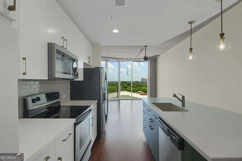 361 17th Street # 910 Property Photo 1