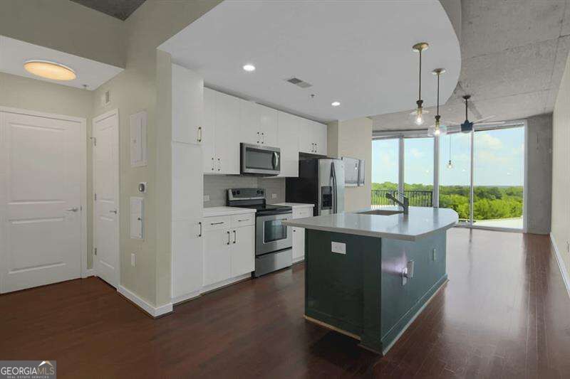 361 17th Street # 910 Property Photo 2