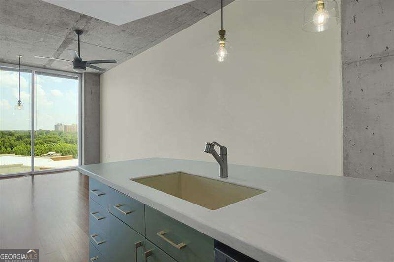 361 17th Street # 910 Property Photo 3