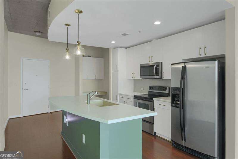 361 17th Street # 910 Property Photo 4