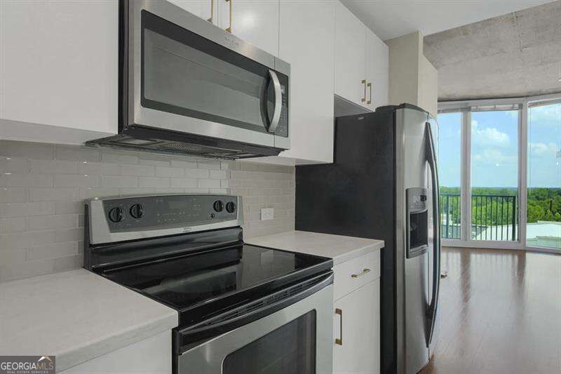 361 17th Street # 910 Property Photo 5