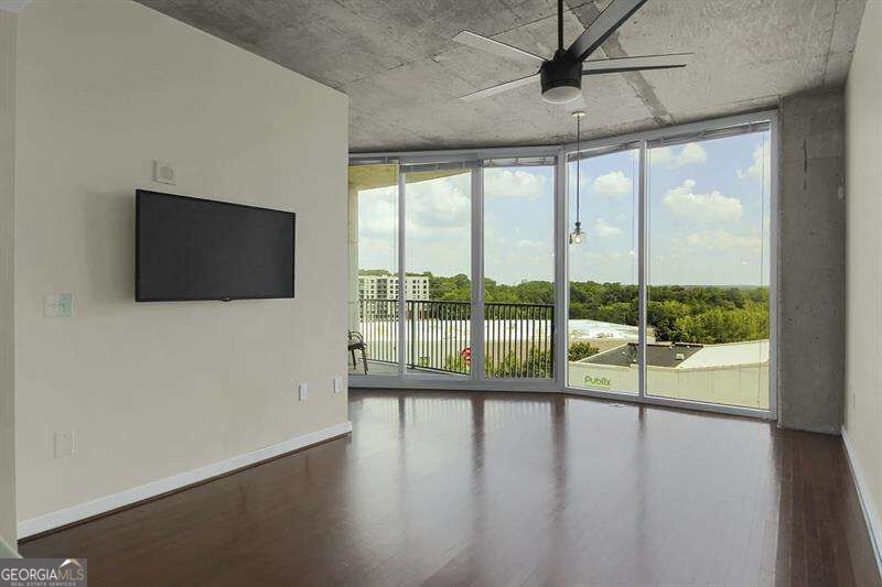361 17th Street # 910 Property Photo 6