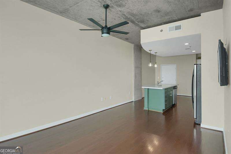 361 17th Street # 910 Property Photo 7