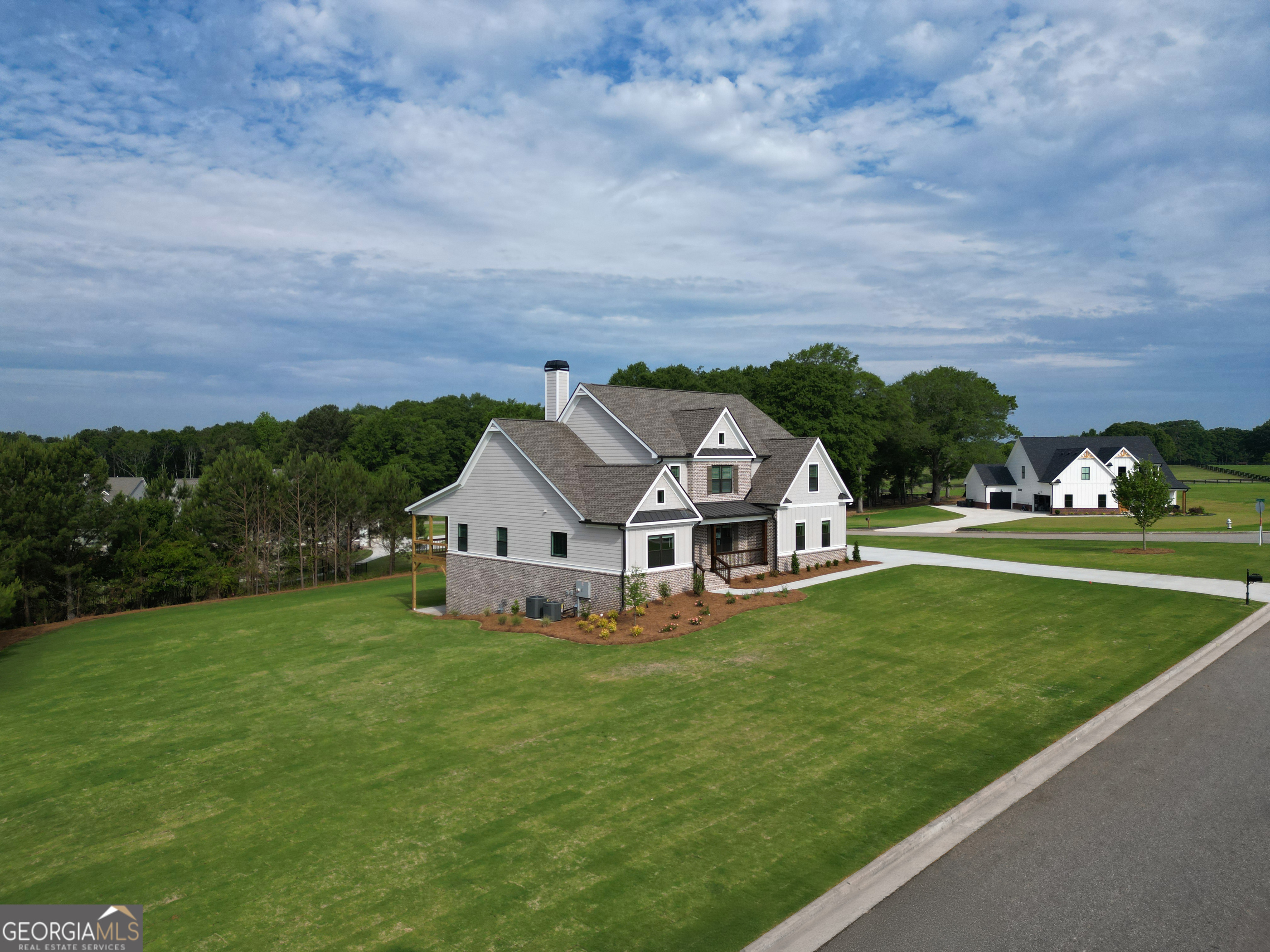 2113 Stonegate Way Property Photo 5