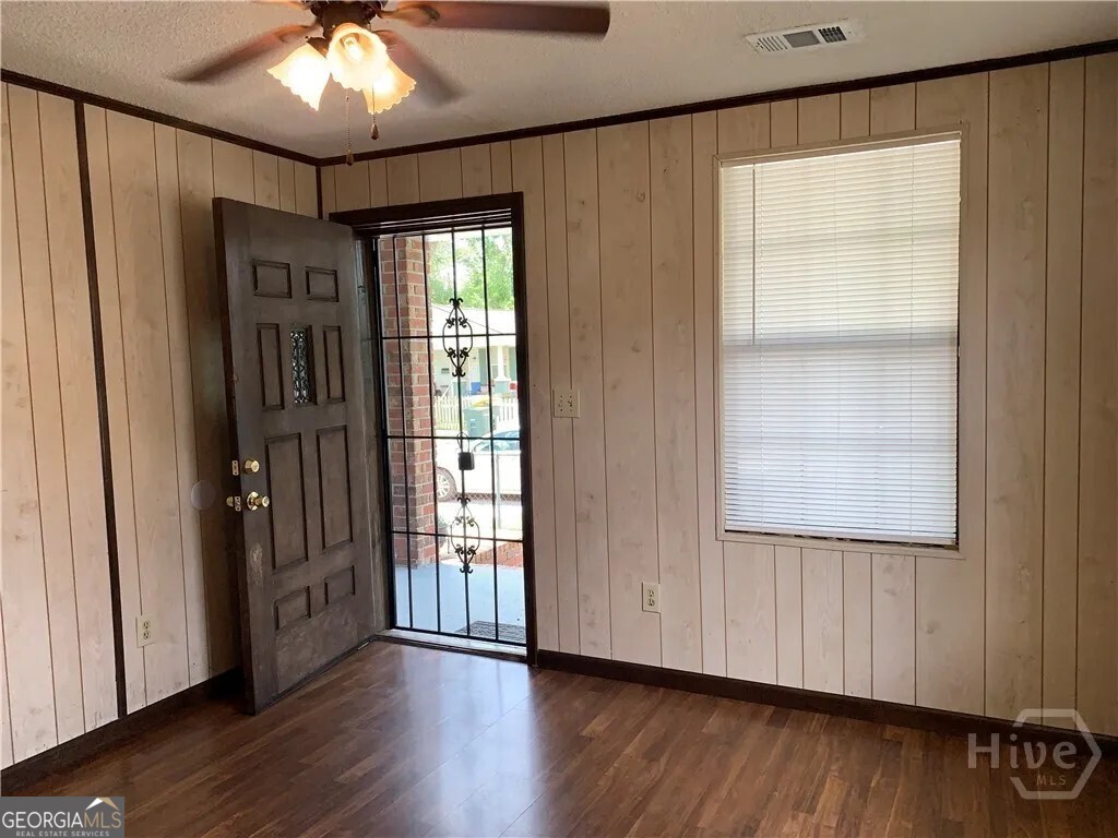 708 E 32nd Street Property Photo 3