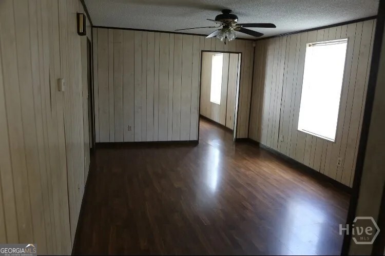 708 E 32nd Street Property Photo 5